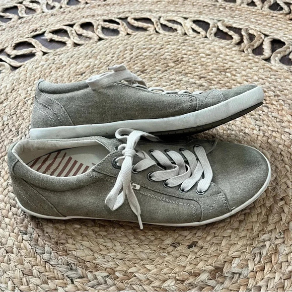 Taos Women's 11 Star Khaki Wash Low Top Canvas Sneakers Lace Up Casual Shoes - Picture 1 of 5